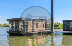 Stunning ship-boat in Oh Laak with WiFi and 2 Bedrooms